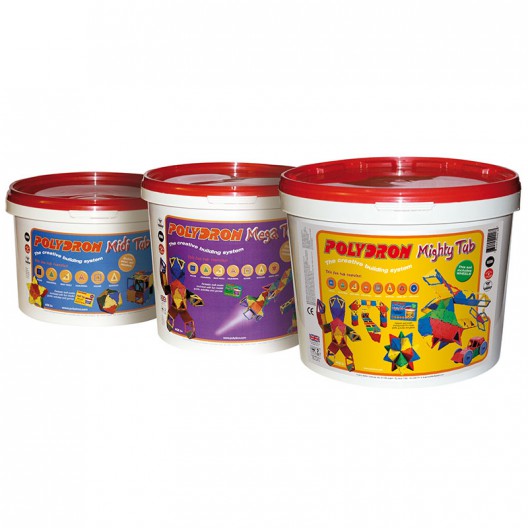 Tres pots de plàstic transparent amb tapes vermelles que contenen 223 peces geomètriques Polydron de colors.