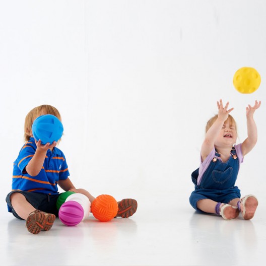 Pelotas para bebés y juguetes con movimiento