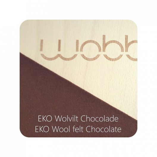 Wobbel Board Original - tabla curva de madera lacada transparente con fieltro chocolate