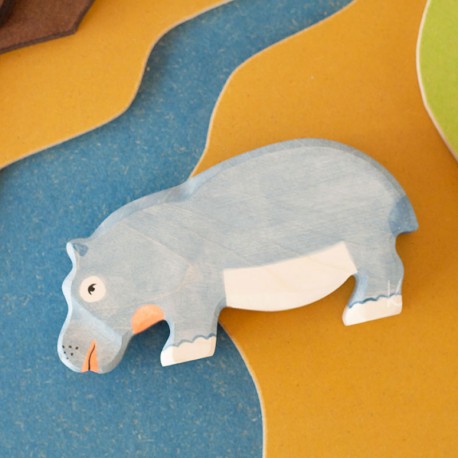 Hipopotamo pastando - animal de madera