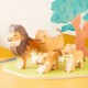 León pequeño jugando - animal de madera
