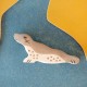 Foca con cabeza alzada - animal de madera