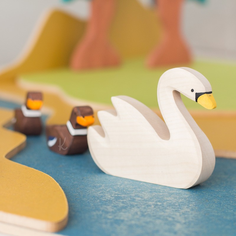 Cisne nadando - animal de madera