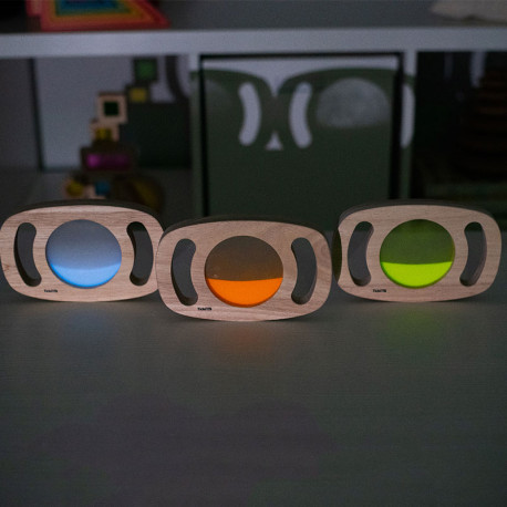 Set de tres panells sensorials de fusta que brillen en la foscor