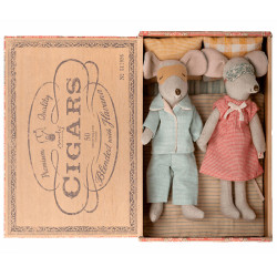 Papá y Mamá ratones en caja de habanos