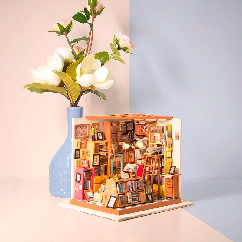 Sam's Study - DIY Miniature House