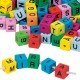 325 cubos con letras de colores