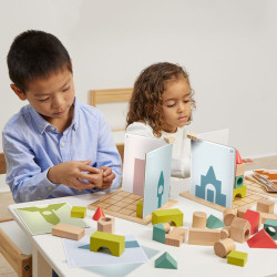 niños jugando con Shape makers juego de mesa