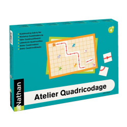 Caja rectangular turquesa de Quadricoding Nathan. Muestra un tablero cuadriculado con rutas trazadas y fichas educativas.