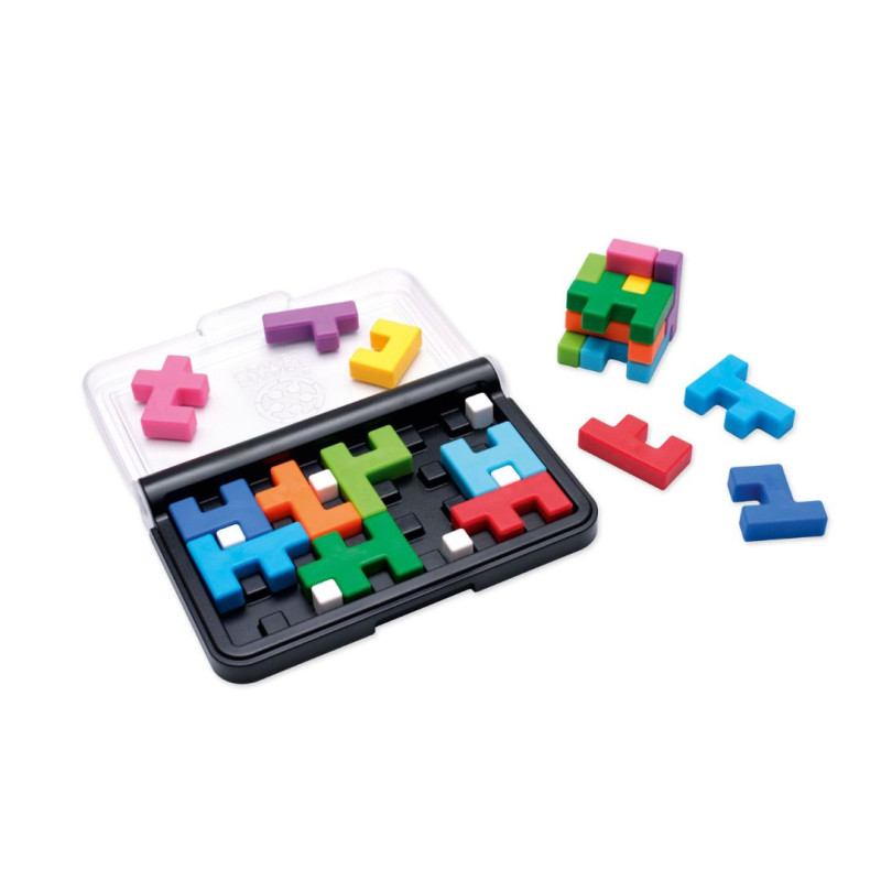 Joc IQ Quub amb peces plàstiques acolorides sobre un tauler negre i un cub muntat, ideal per a reptes lògics 2D i 3D.